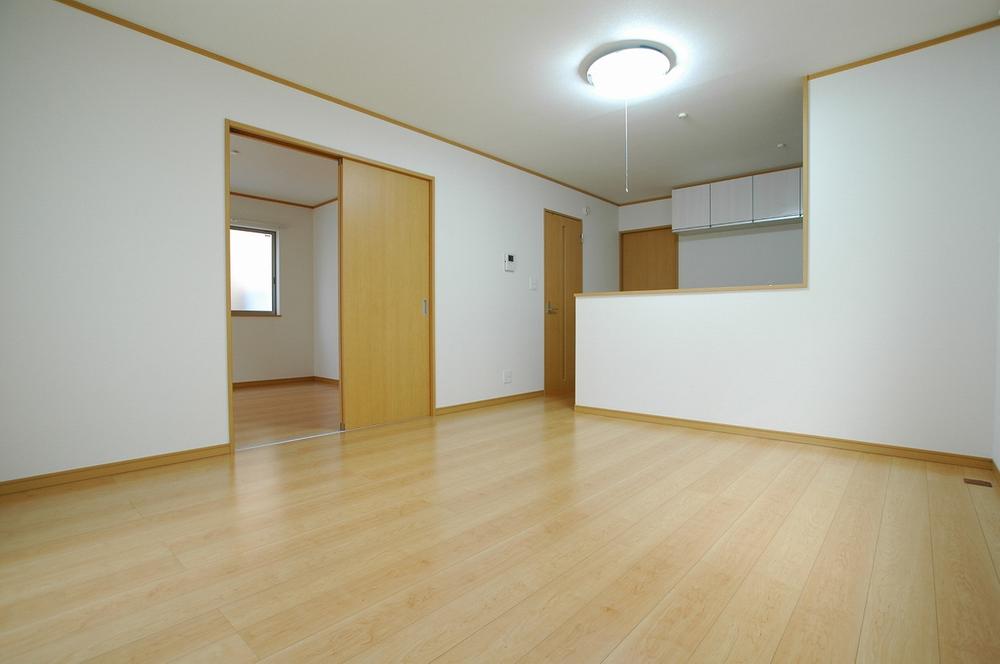 Same specifications photos (living). Please relax a warm and welcoming living room of calm hue ☆