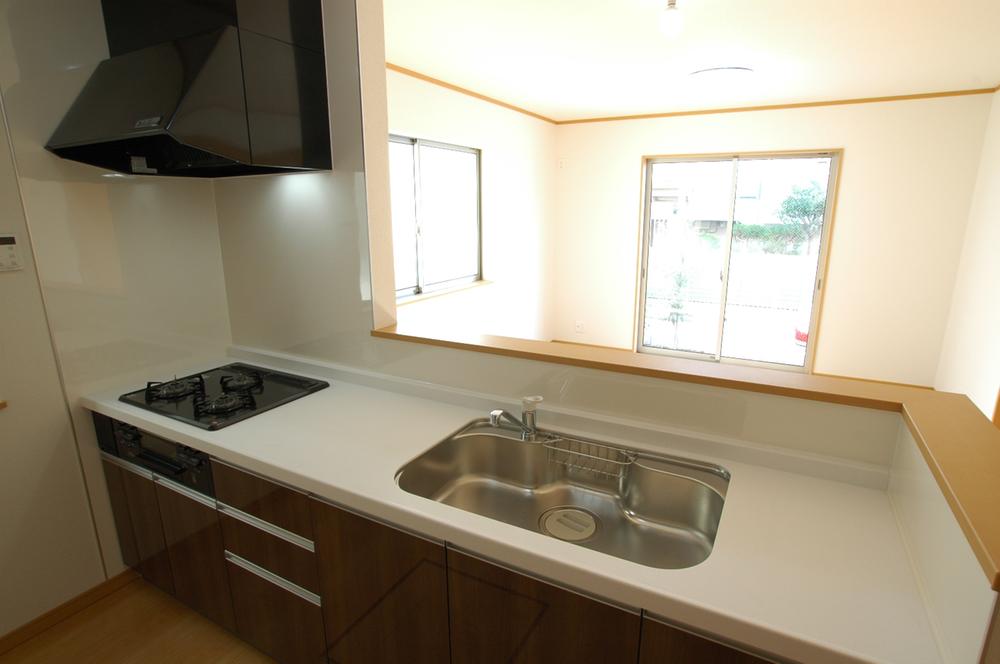 Same specifications photo (kitchen). Face-to-face, you can enjoy a conversation with your family while cooking
