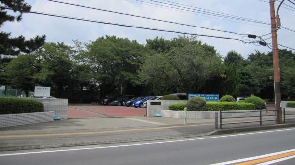 Junior high school. 721m up to junior high school junior high school Onominami
