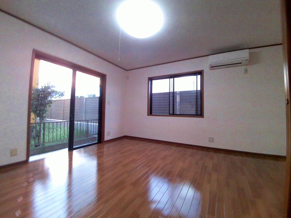 Non-living room. 1F room