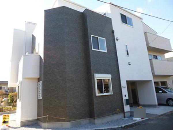 Local appearance photo. Local (11 May 2013) Shooting