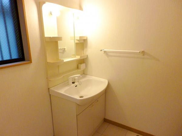 Wash basin, toilet