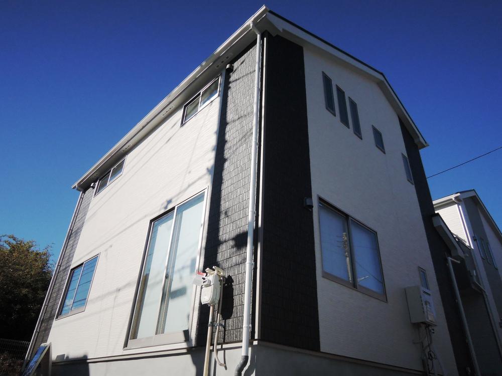 Local appearance photo. Local (12 May 2013) Shooting