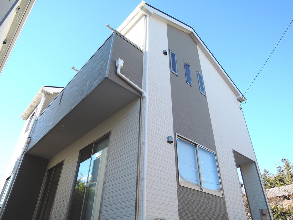 Local appearance photo. Local (12 May 2013) Shooting