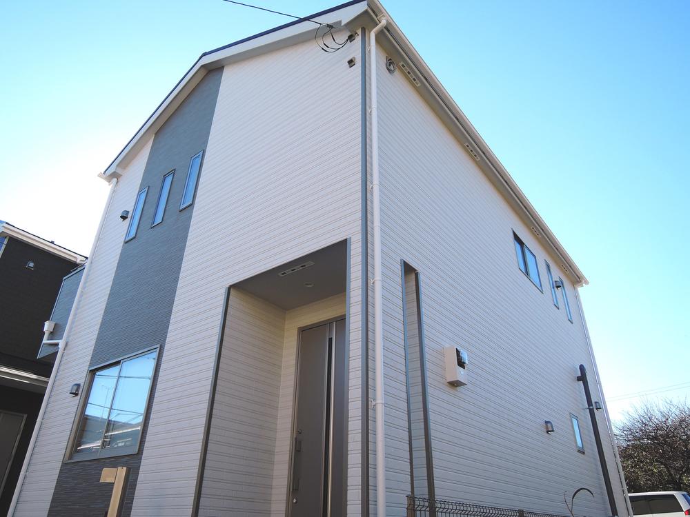 Local appearance photo. Local (12 May 2013) Shooting