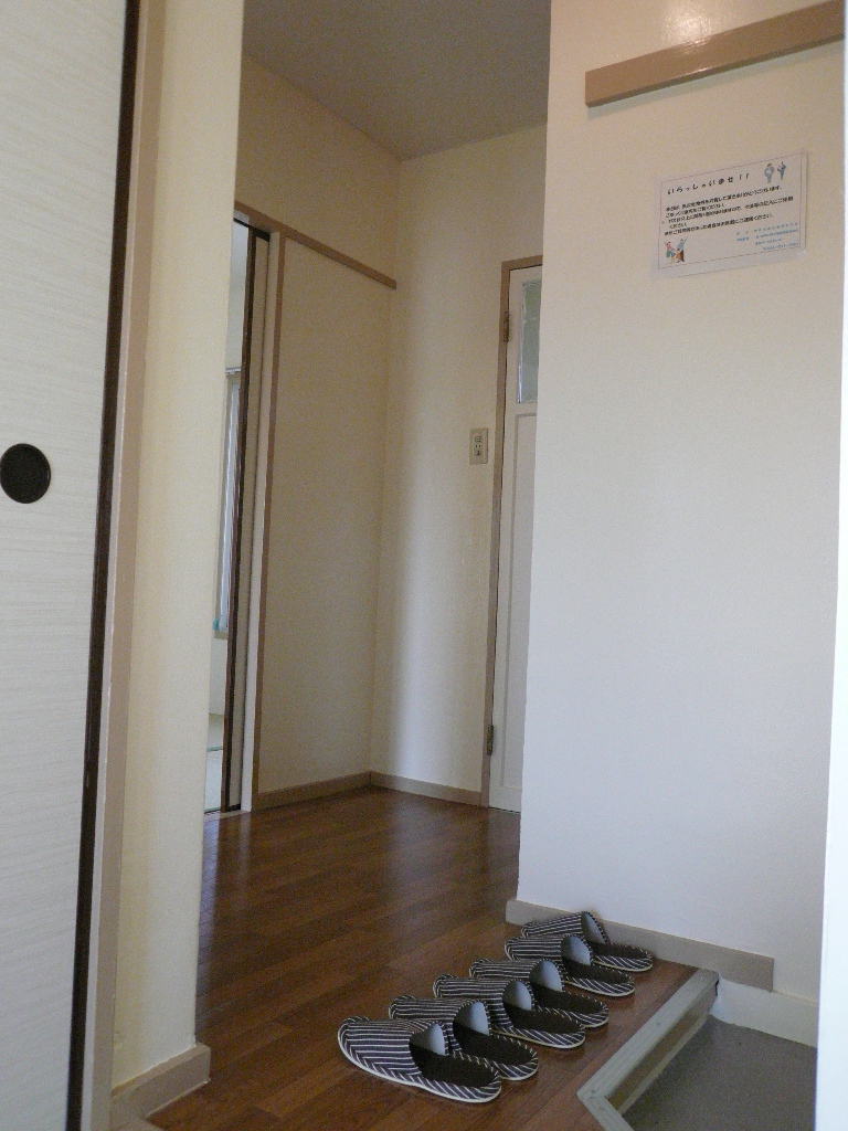 Entrance. Photo is the same type ・ It is another dwelling unit. 