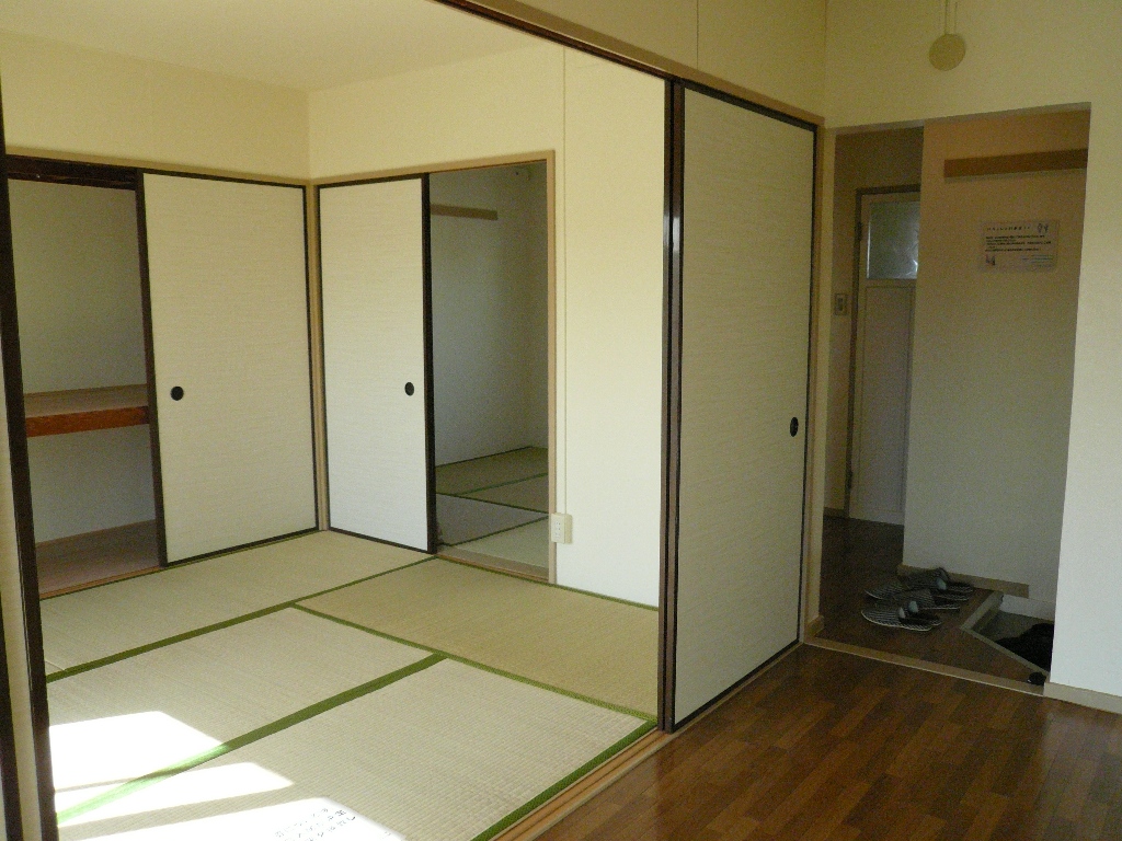 Living and room. Photo is the same type ・ It is another dwelling unit. 