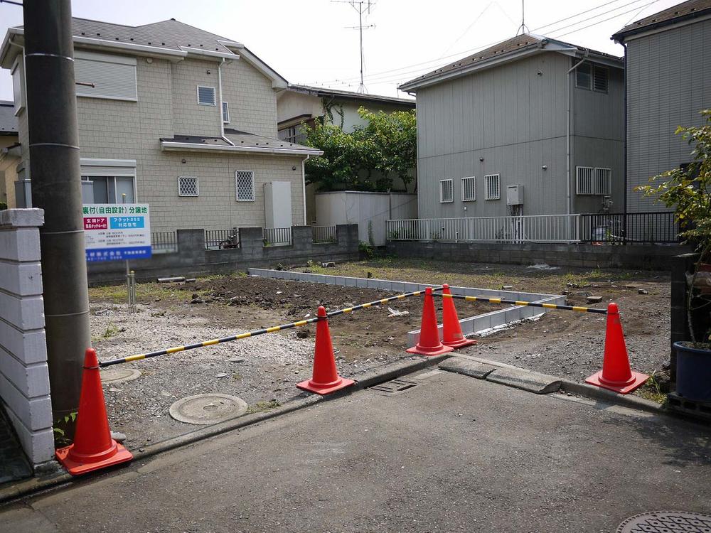 Local appearance photo. Do not free to draw the life of the ideal in a quiet residential area of ​​lush environment. Elementary and junior high schools ・ Also nearby, such as hospital. 