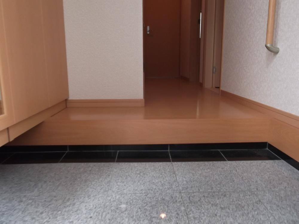 Same specifications photos (Other introspection). This is the entrance of the same specification. Entrance that put a natural stone will be calm impression.