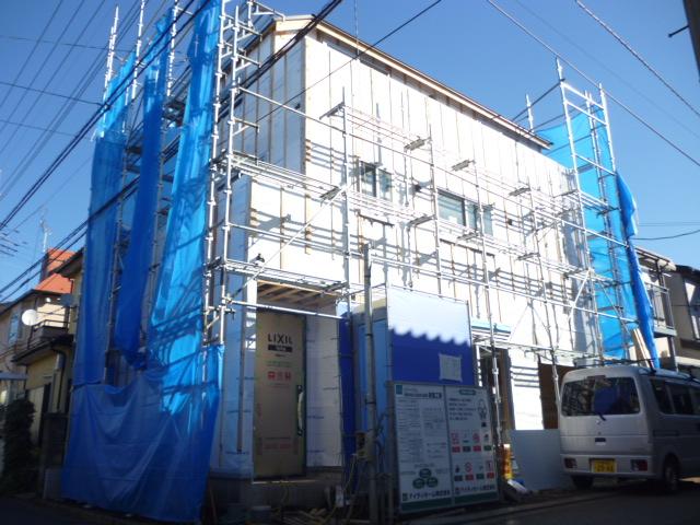 Local photos, including front road. I have been approached quiet.