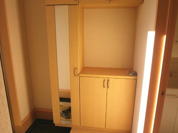 Entrance. 1 Building Local (11 May 2013) Shooting