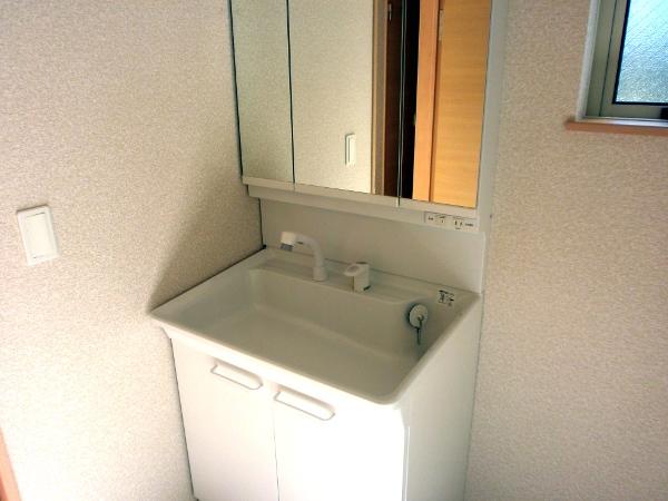 Wash basin, toilet. 1 Building Indoor (11 May 2013) Shooting