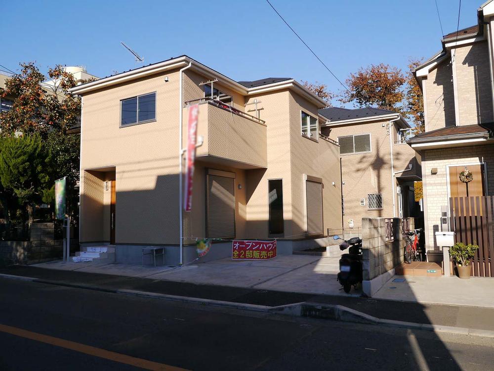 Local appearance photo. Is also a good many living environment also commercial facilities around in a quiet residential area of ​​Sobudai Station 9 minute walk.