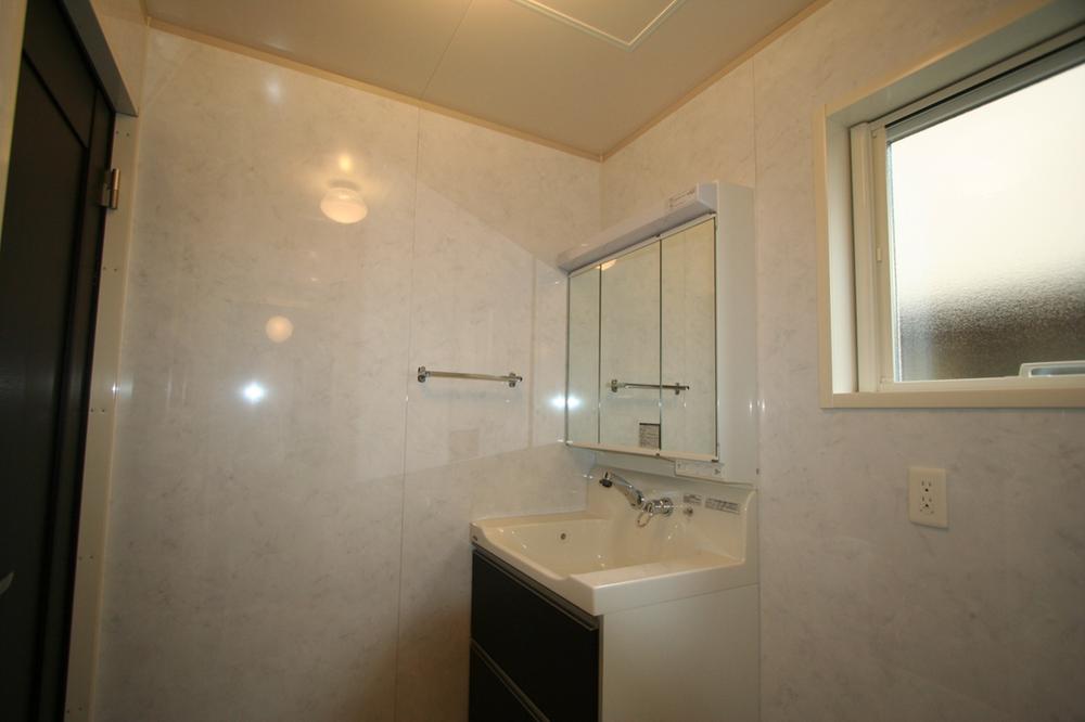 Wash basin, toilet. Indoor (10 May 2013) Shooting