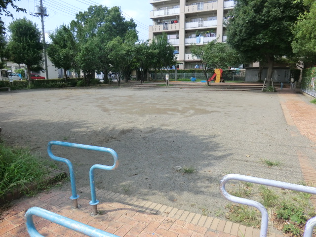 park. Tsurugaoka estates first park (park) up to 350m