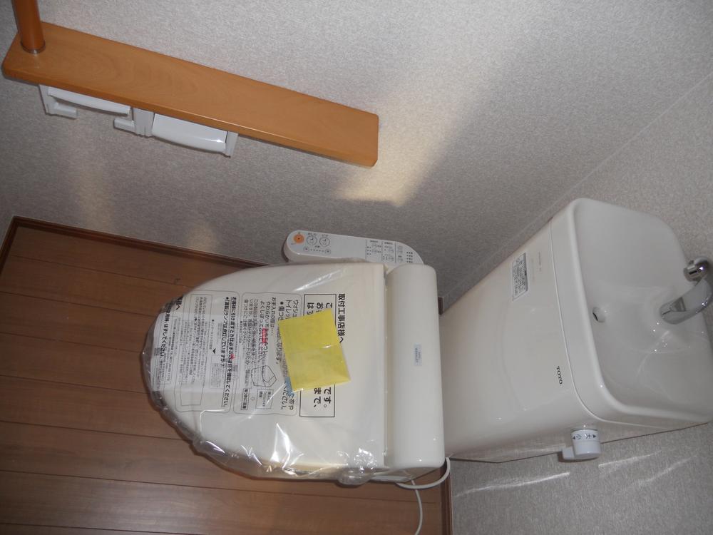 Toilet. Indoor (11 May 2013) Shooting