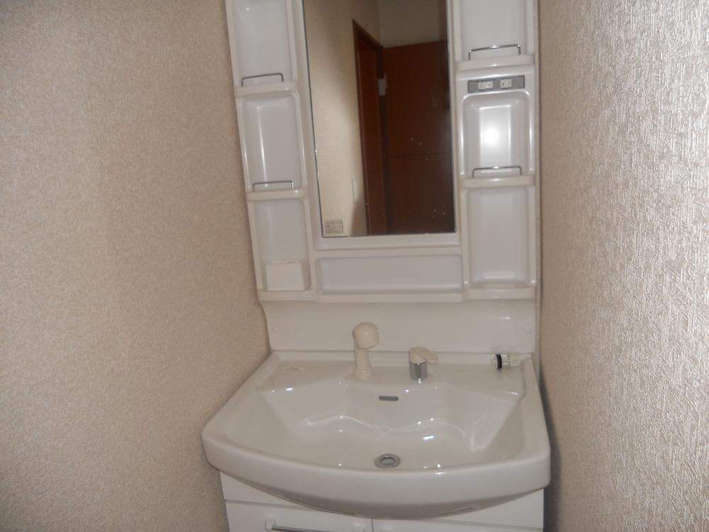 Wash basin, toilet. Indoor (11 May 2013) Shooting