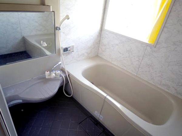 Bathroom. Indoor (12 May 2013) Shooting