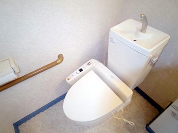 Toilet. Indoor (12 May 2013) Shooting