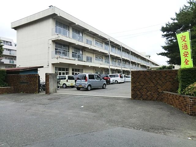 Primary school. 724m to the die elementary school in Sagamihara Tatsutsuru