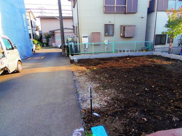 Local photos, including front road. Local (11 May 2013) Shooting