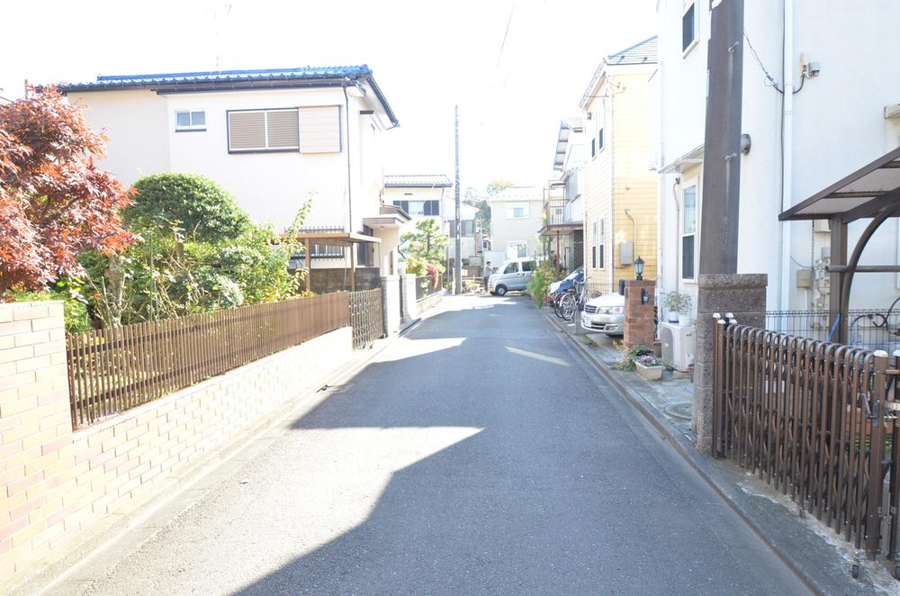 Local photos, including front road. Local (11 May 2013) Shooting It is one section of a quiet residential area ☆ 