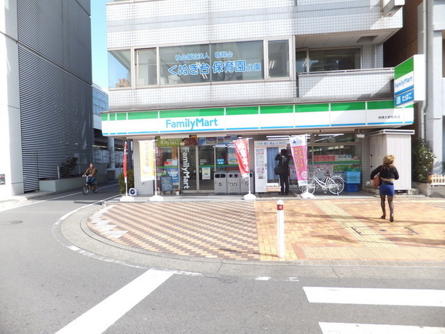 Convenience store. 800m to Family Mart (convenience store)