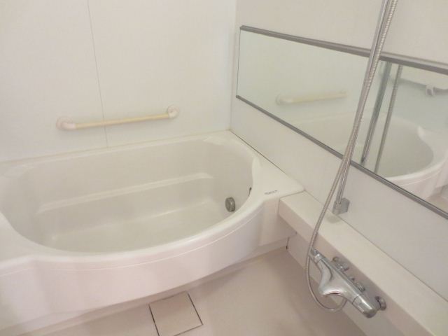 Bath. Large bathtub with a width. It is comfortable to take the fatigue of the day. 