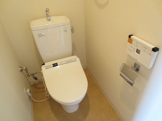 Toilet. Of course, it is Washlet equipped. 