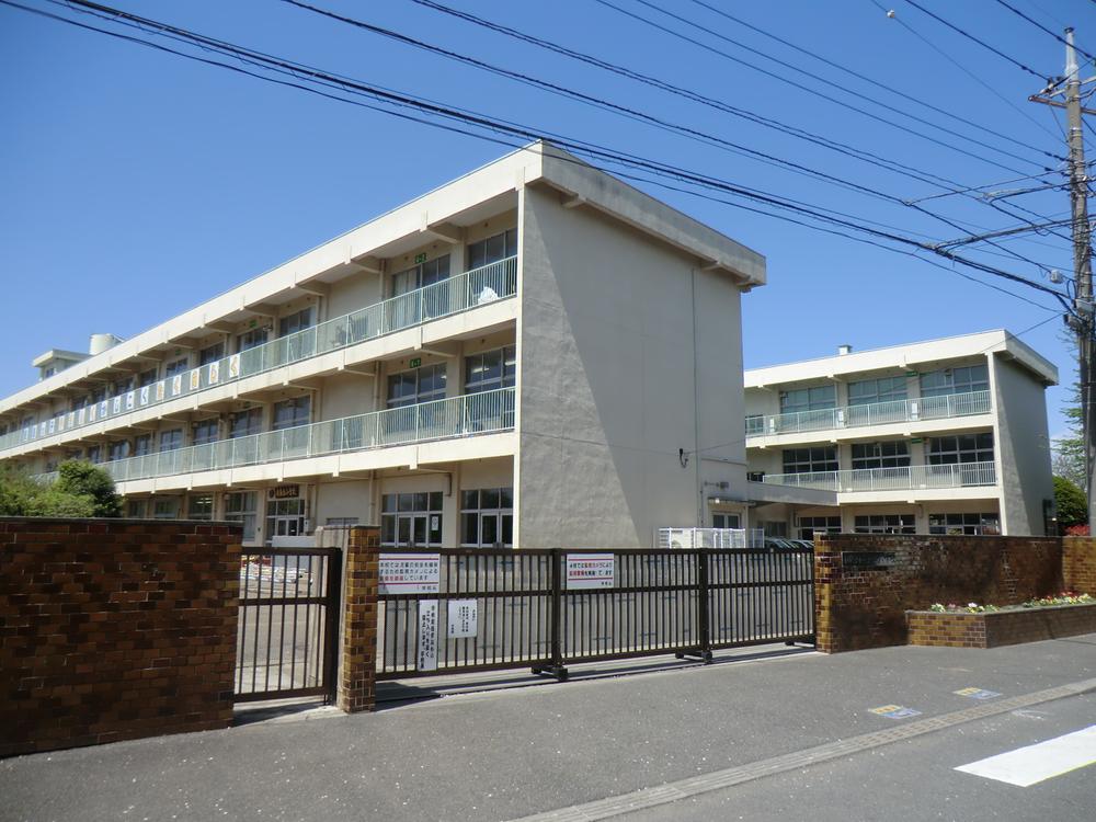 Primary school. Kashimadai small f 850m to school