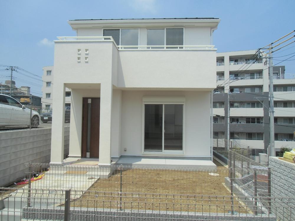 Local appearance photo. A Building South Niwayu