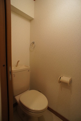 Toilet. Popular bus ・ Comfortable In another toilet.