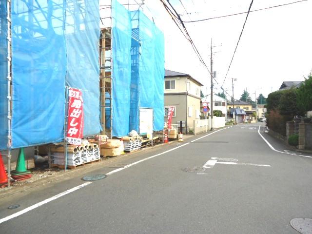 Local photos, including front road. Adjacent road