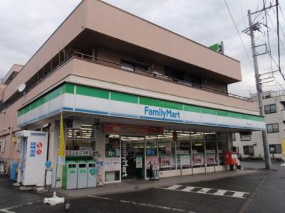 Convenience store. 750m to a convenience store Family Mart