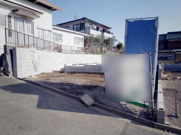 Local photos, including front road. Local (12 May 2013) Shooting Local appearance, including 1 Building front road