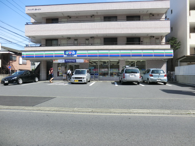 Convenience store. Three F Higashirinkan shop until the (convenience store) 237m