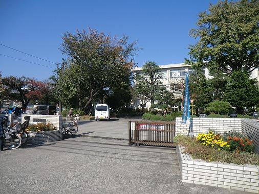 Primary school. 450m until Taniguchi stand elementary school