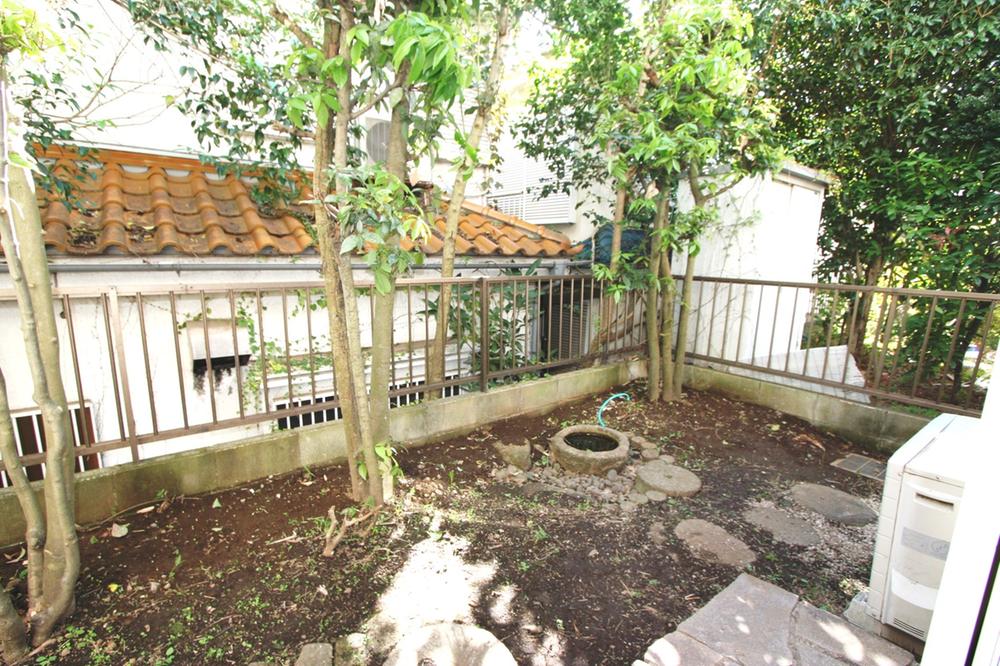 Garden. Local (10 May 2013) Shooting