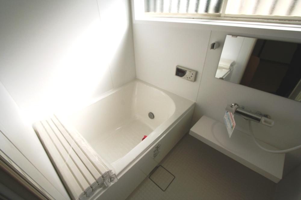 Bathroom. Local (10 May 2013) Shooting
