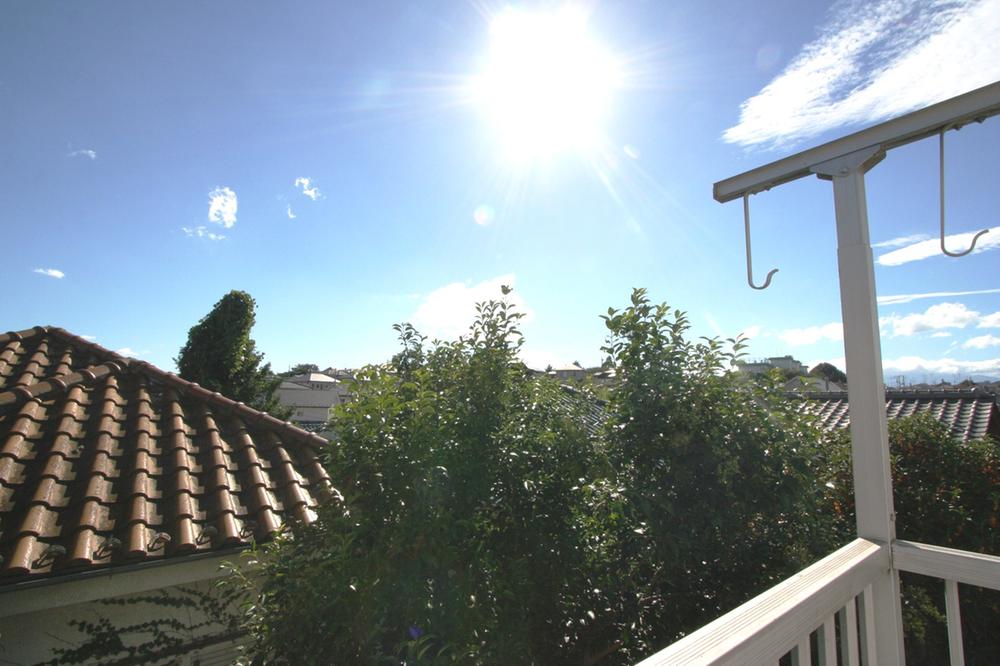 View photos from the dwelling unit. Local (10 May 2013) Shooting
