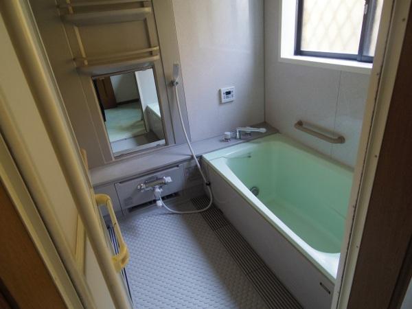 Bathroom. Indoor (11 May 2013) Shooting