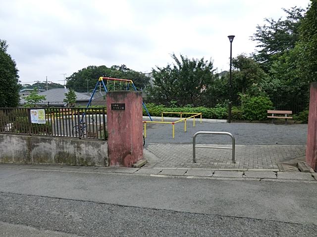 park. 50m to Satsuki Kamitsuruma park