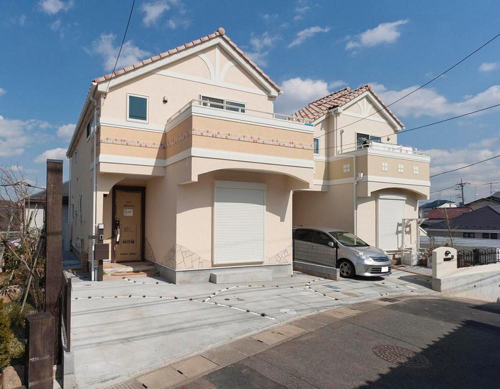 Rendering (appearance). Roof Hiroshi tiled Outer wall soft ricin finish