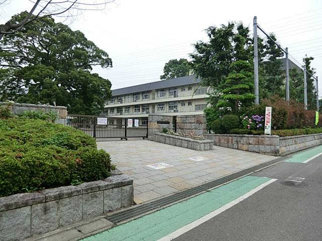 Primary school. 888m to Sagamihara City new Iso Elementary School