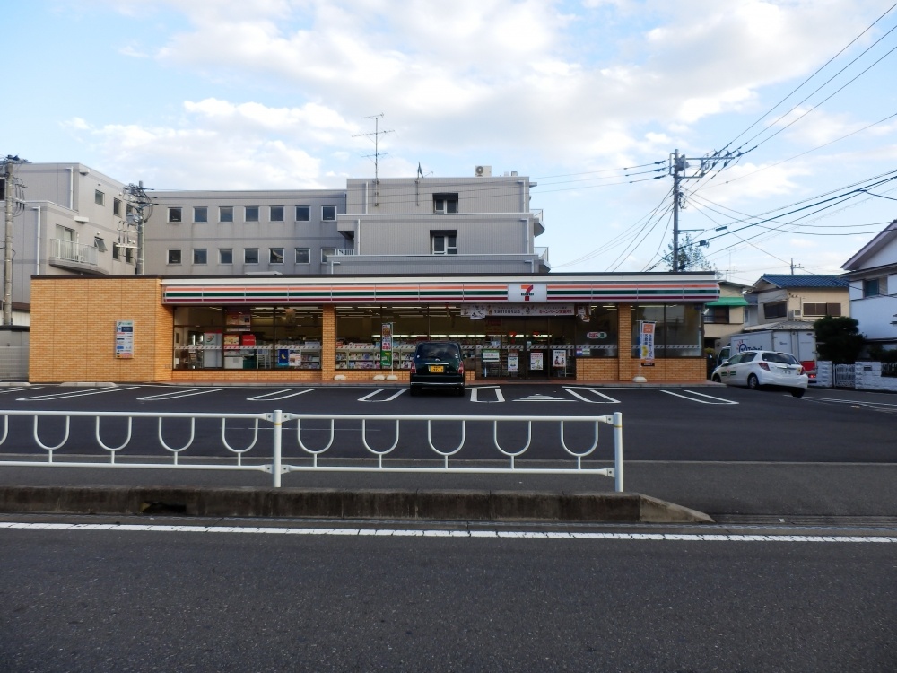 Convenience store. 280m to Seven-Eleven (convenience store)