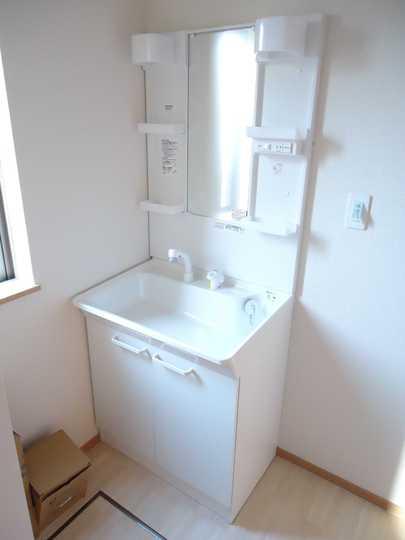 Wash basin, toilet. bathroom