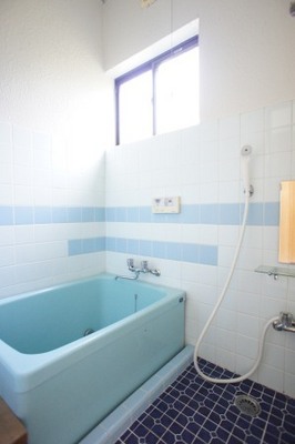 Bath. Because there is a window in the bathroom, Breathable good! Temperature because there is hot water supply panel