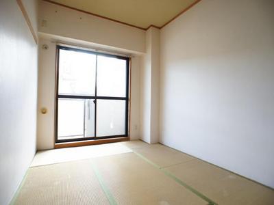 Living and room. 6 Pledge of Japanese-style room, Good even if I use in the bedroom. Also good to sleep grounder!