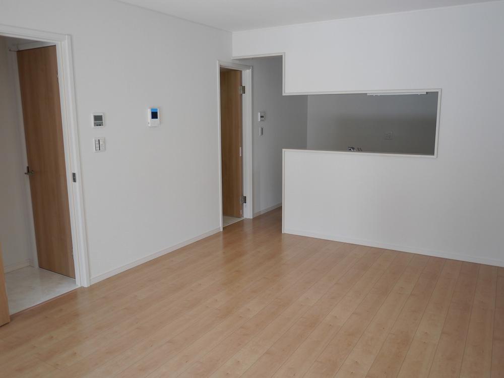 Same specifications photos (living). Electric floor heating, All room pair glass, Shutters standard