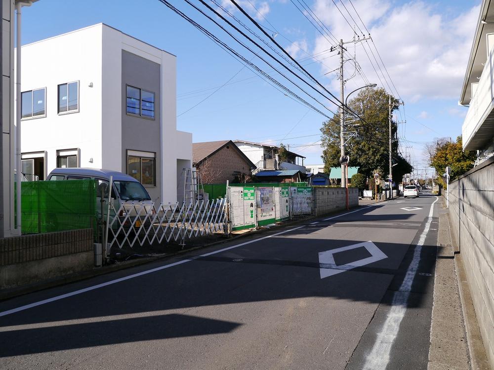 Local photos, including front road. Sagamiono ・ Two car spaces in Machida Station walk 13 minutes 2 Station Available, Charging power supply is equipped with switch for electric vehicles.